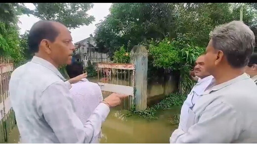 ​लखीसराय में बाढ़ पीड़ितों के बीच पहुंचे प्रभारी मंत्री सुनील कुमार, राहत व्यवस्थाओं का लिया जायजा 